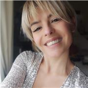 Me gustaría solicitarle que revisara el currículum adjunto para que pueda tener una visión más completa de mi valía para el puesto de profesora